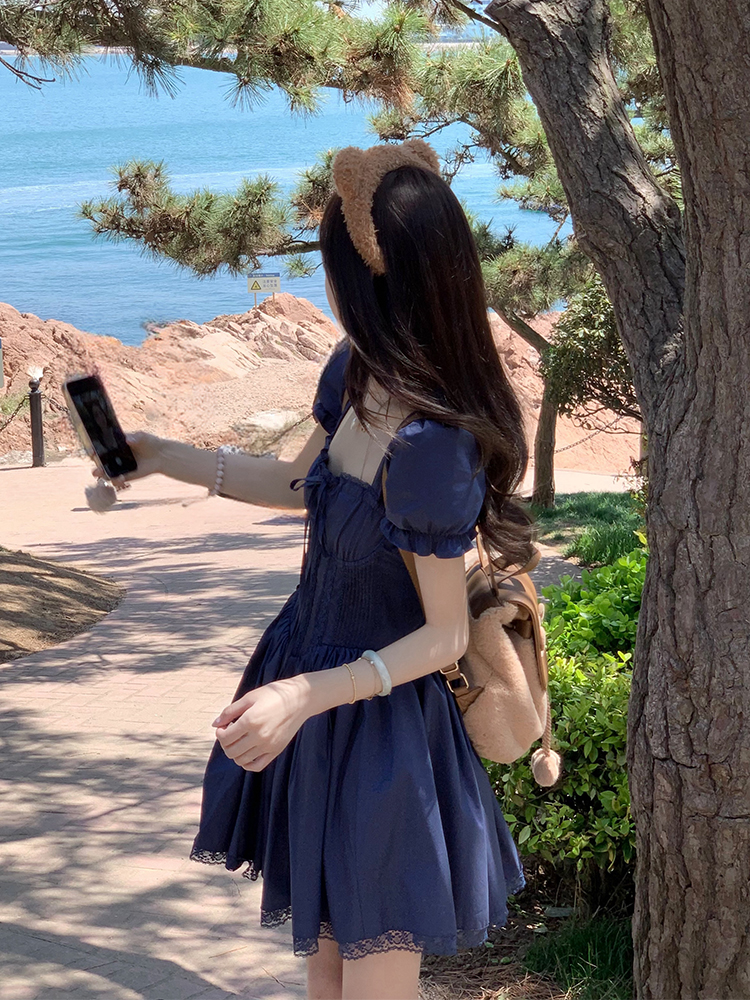 Real shot French puff sleeve waist-hugging and heavy lace skirt strapped dress