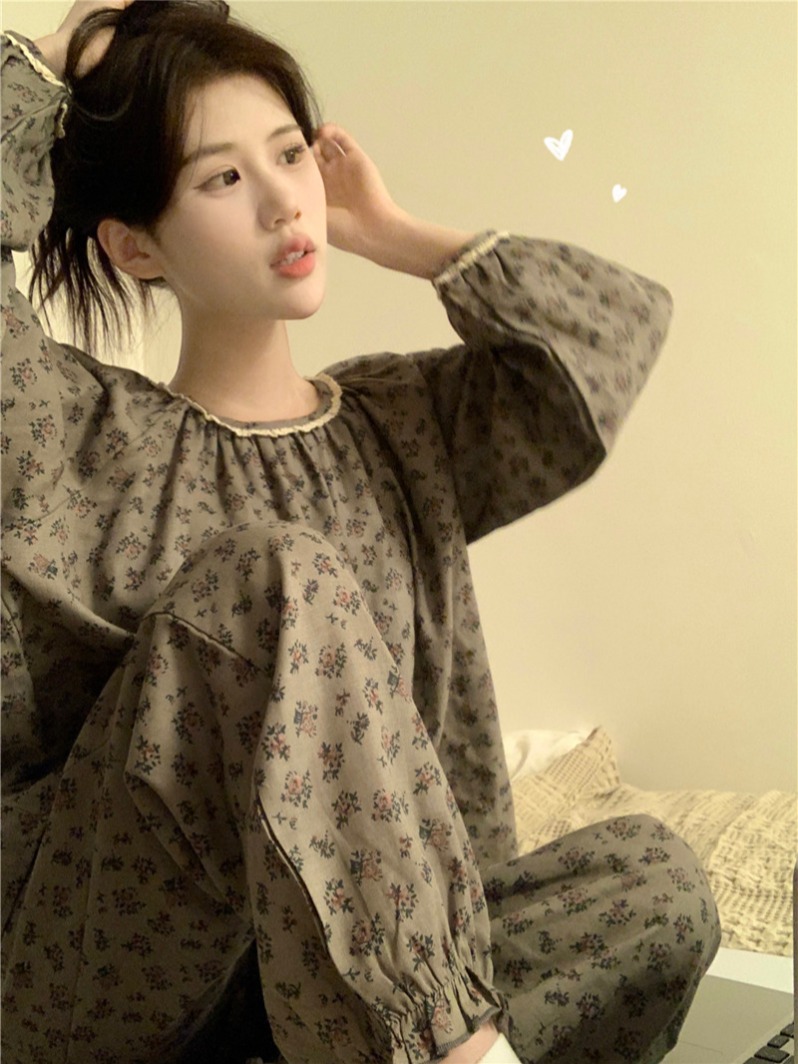 Real shot Korean version of all cotton autumn and winter retro print simple sweet lace loose casual ins home clothing set