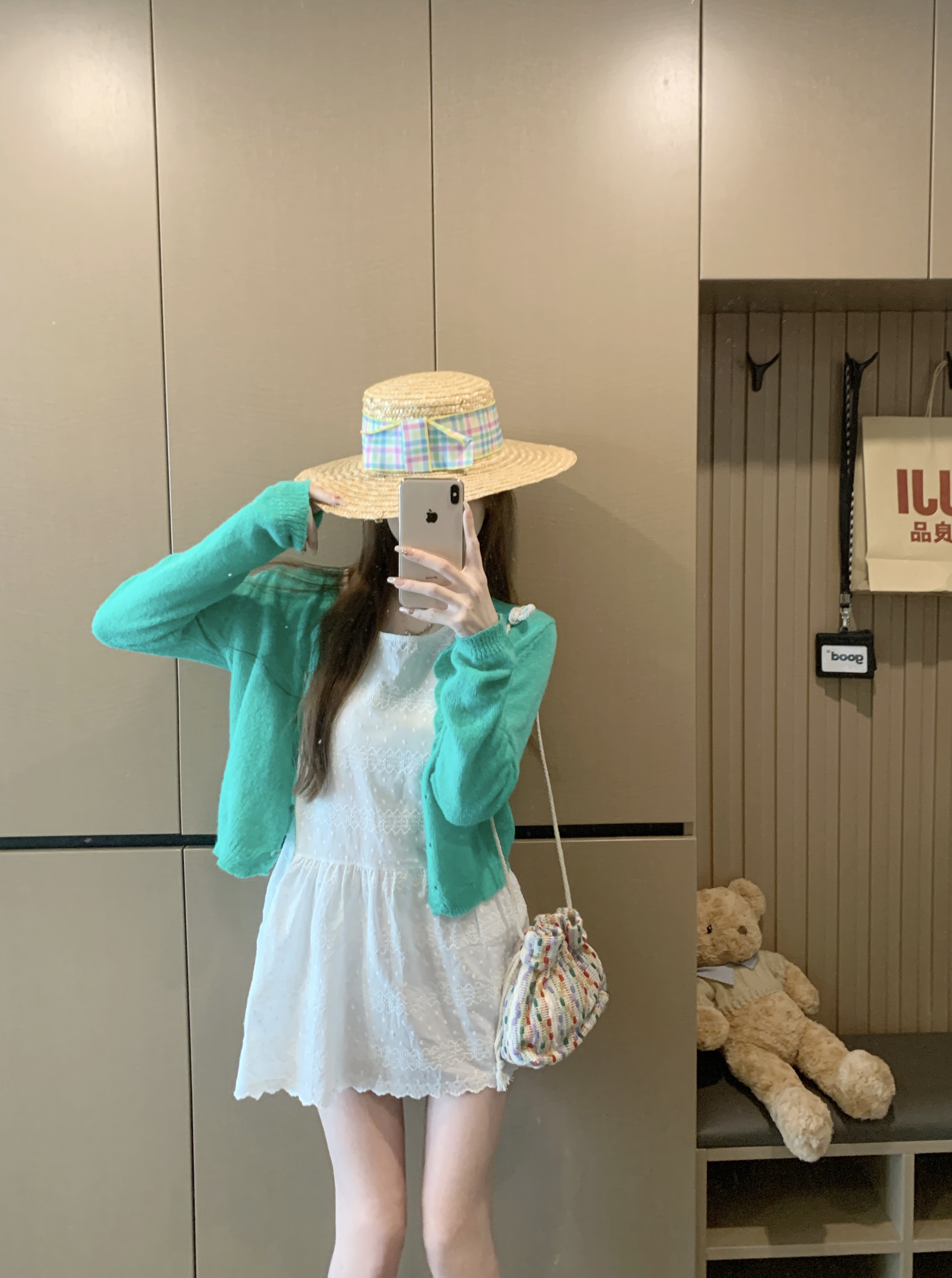 Real-life white jacquard vest with new I-shaped design and fashionable mid-length top set