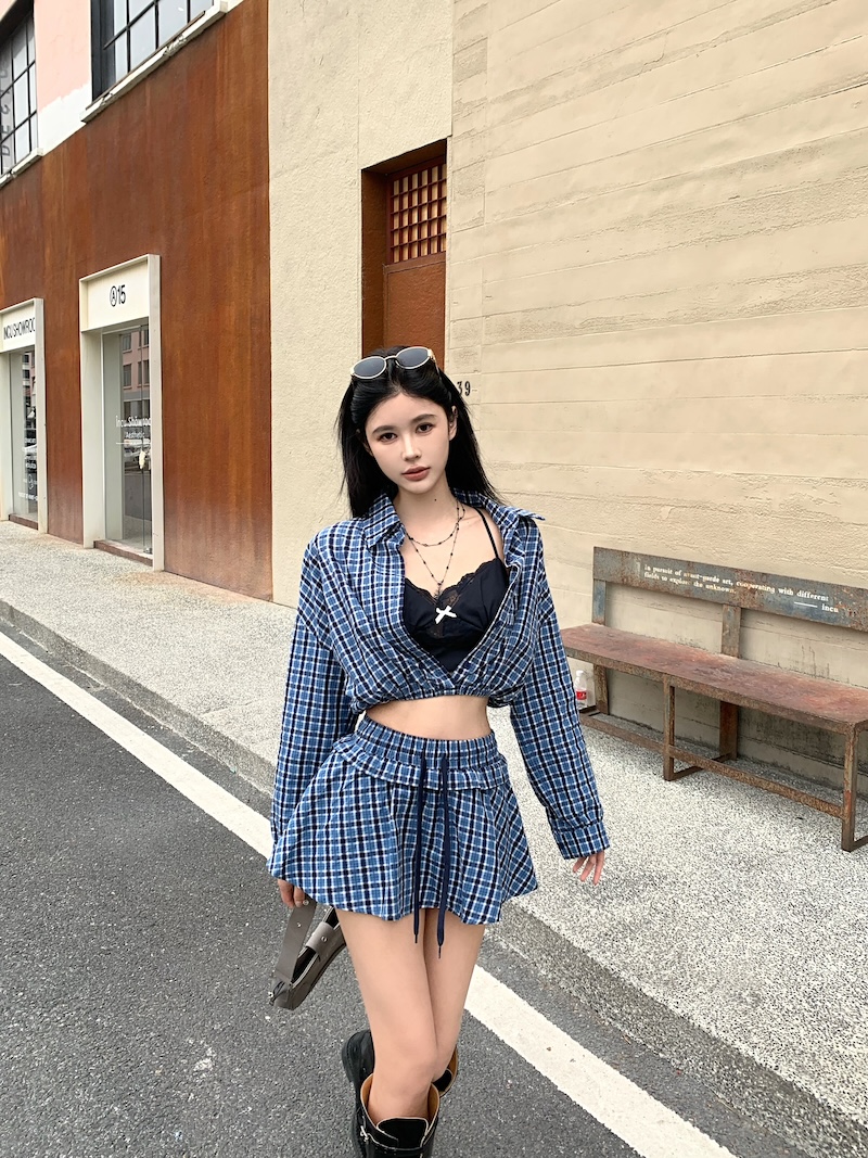 Real shot, slim and sexy girl short plaid shirt drawstring skirt lace inner strap suit