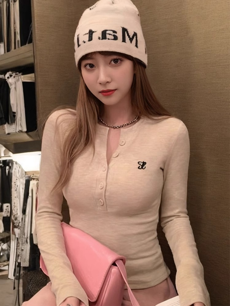 設計感小眾紐扣半開領刺繡打底衫女春秋季甜辣修身長袖內搭上衣潮