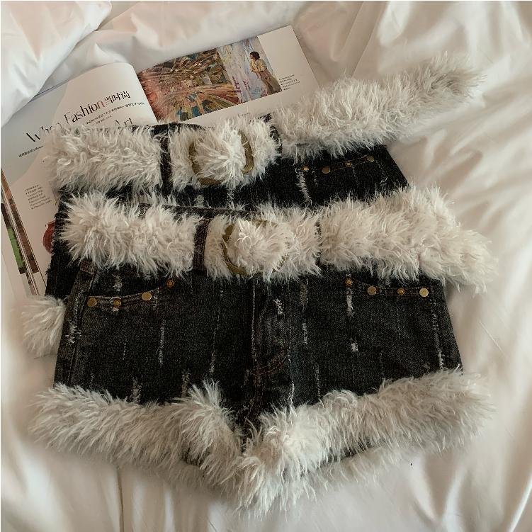 Real shot of autumn and winter retro denim high-waisted fur shorts