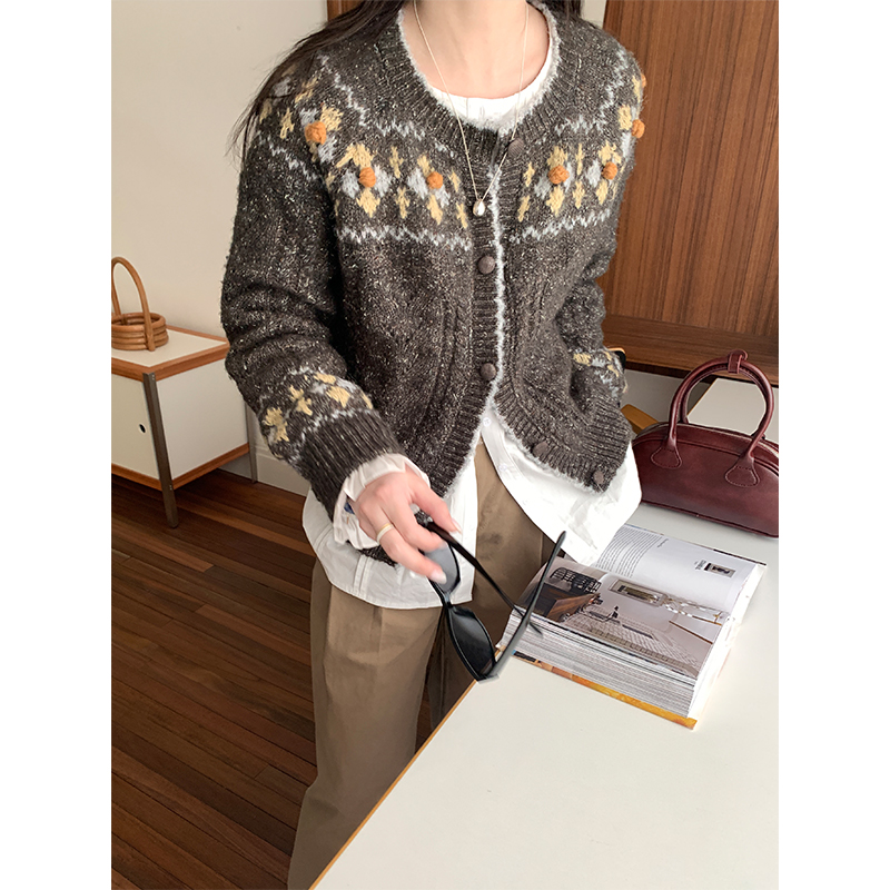 Real shot of retro soft and glutinous sweater for women 2025 spring new loose inner cardigan sweater jacket