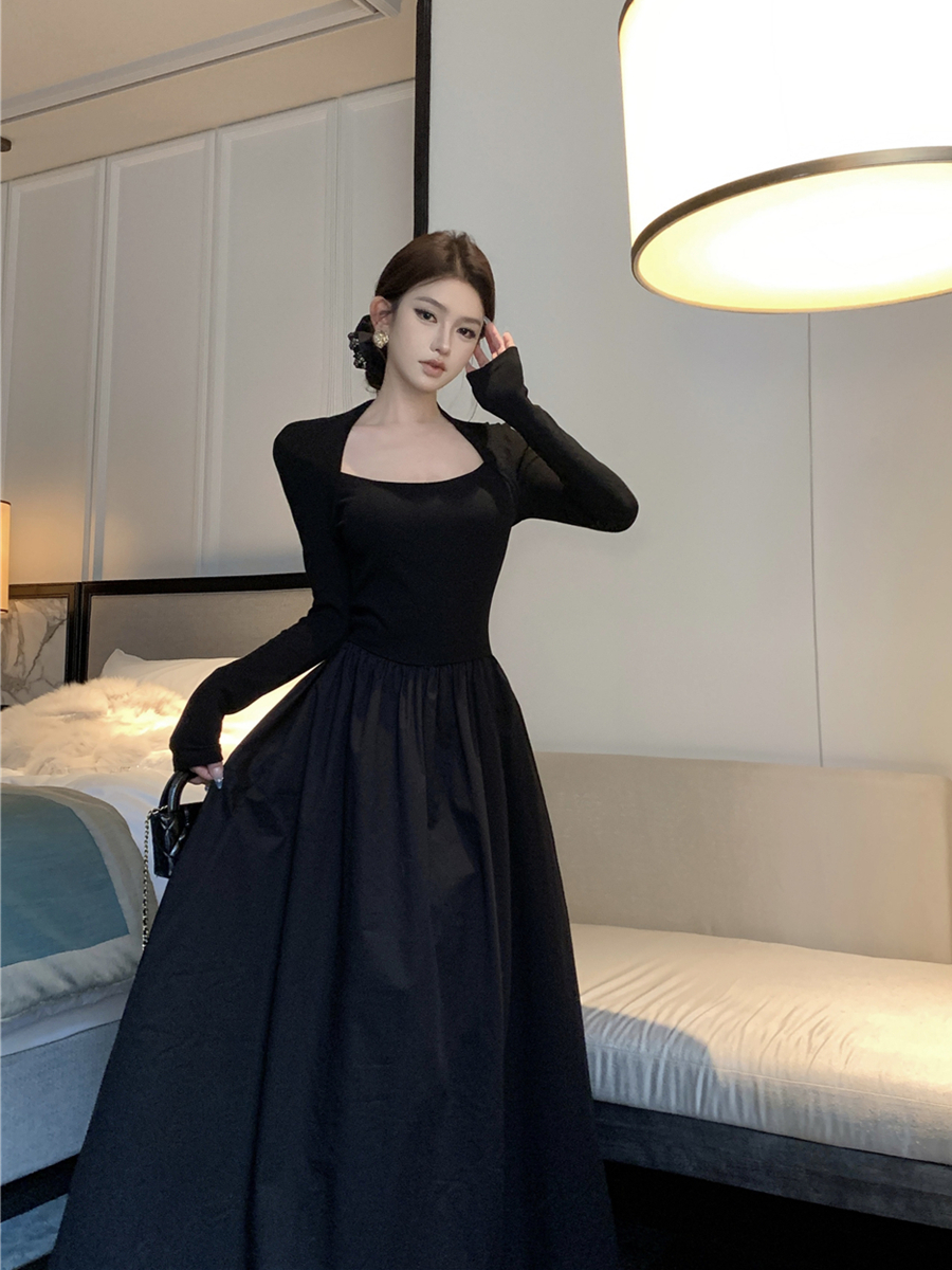 Real shot of retro sexy Hepburn style French square neck slim fit slim dress for women