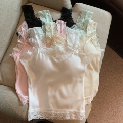 Real shot of spring lace lace suspender vest