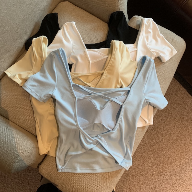 Real shot of spring back cross short sleeves