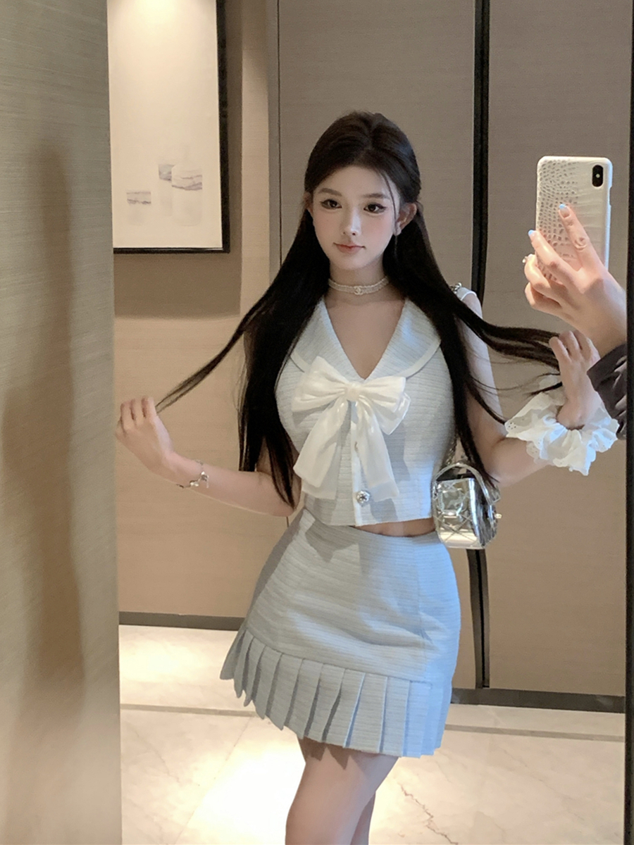Real shot of retro thin tweed navy collar bow top vest + fish tail pleated hip skirt for women