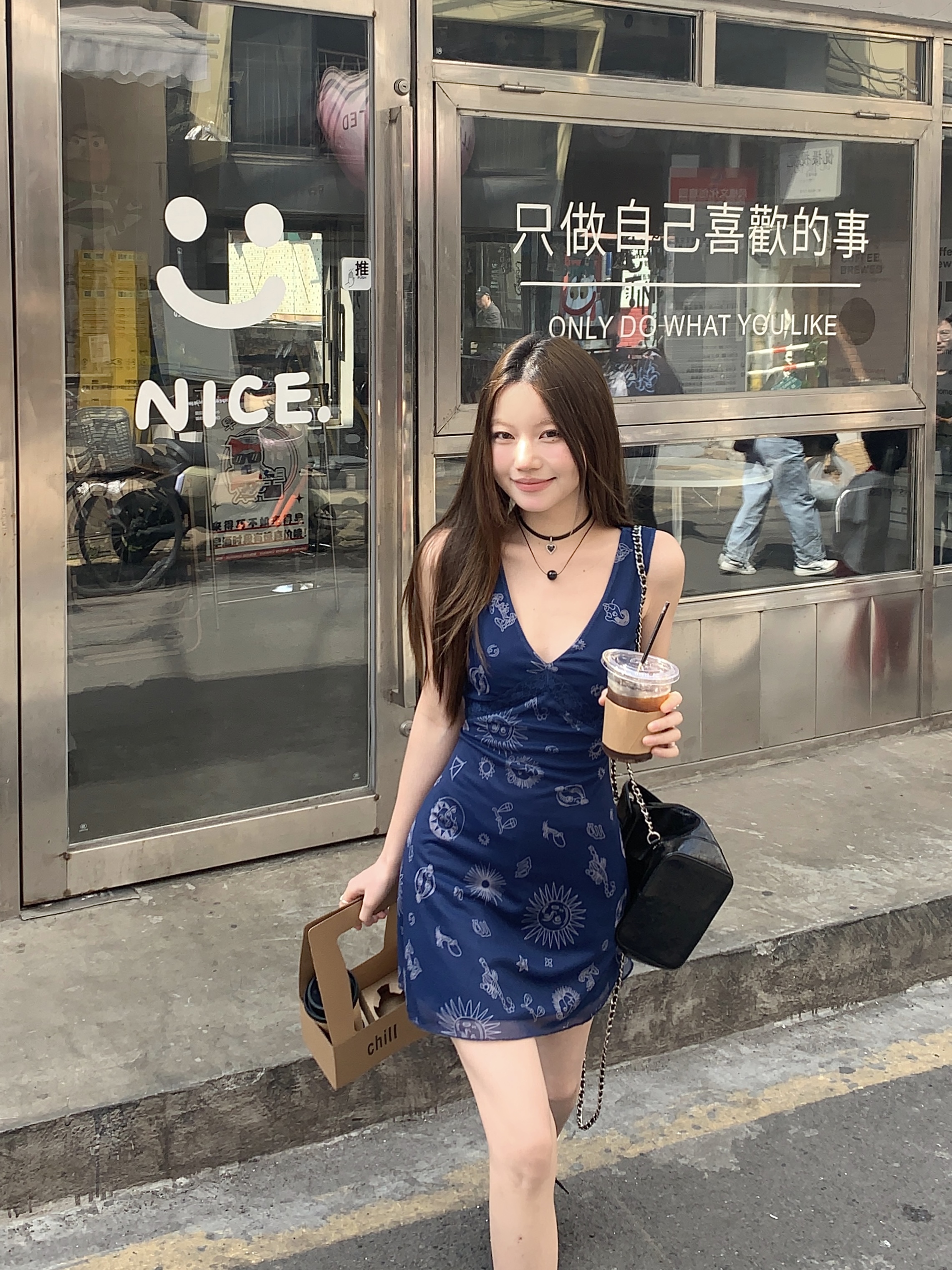 Real-price real-life photo retro v-neck vest dress for women new hot girl style waist-hugging and slimming A-line long skirt for chic