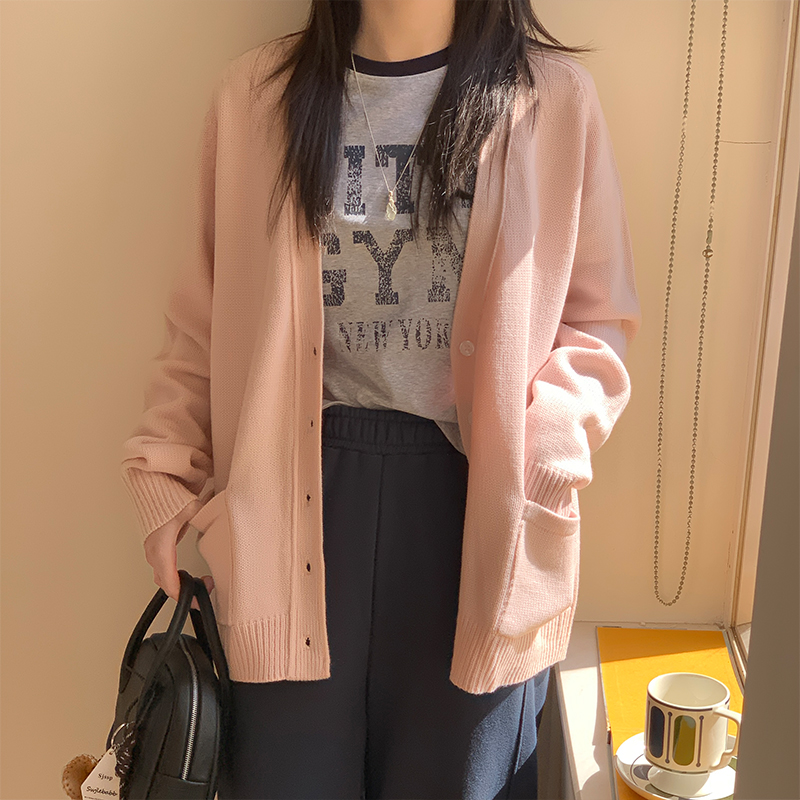 Real shot Korean version ins simple knitted sweater jacket 2025 early spring new V-neck pink knitted cardigan for women