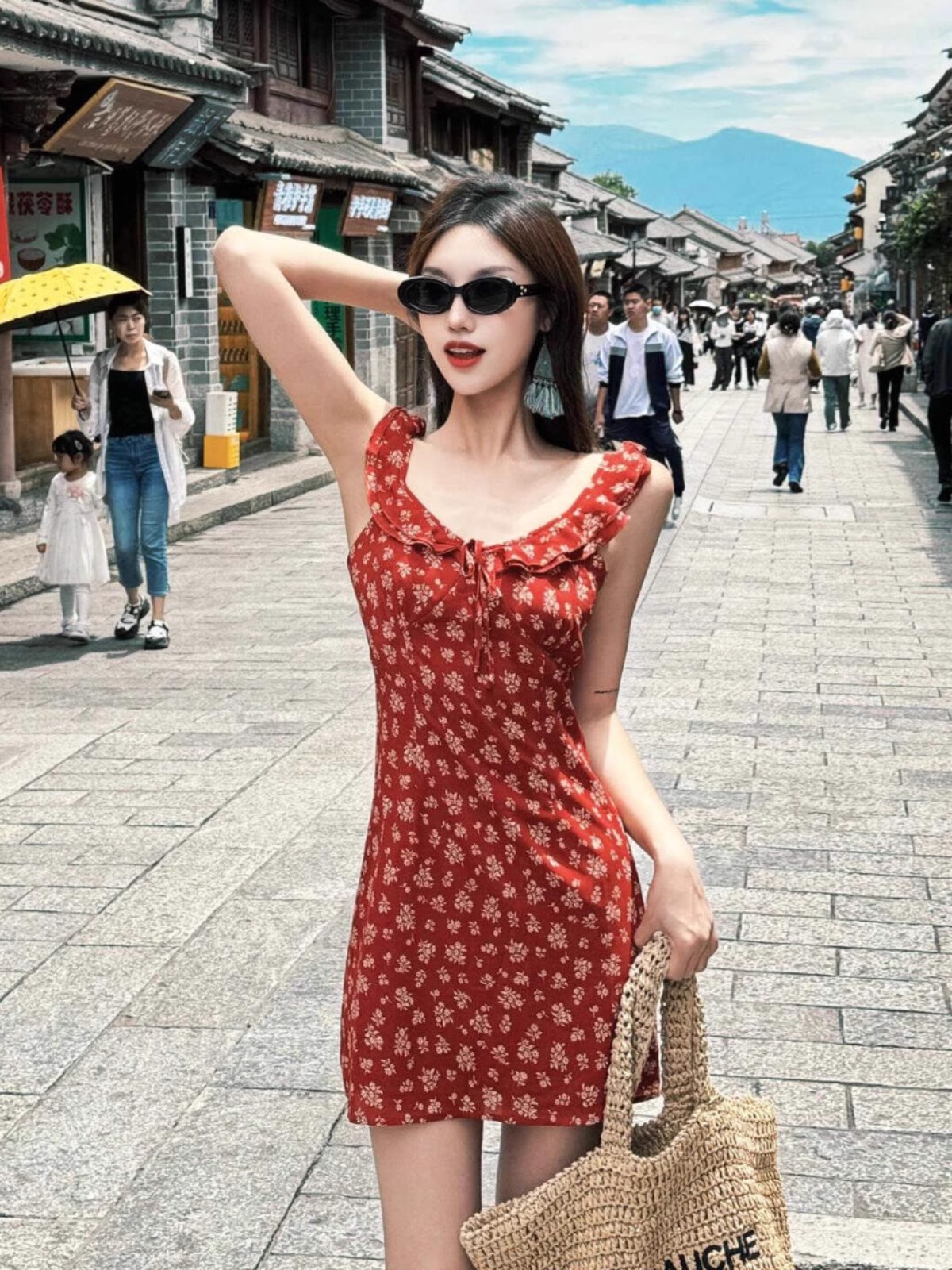 法式復古紅色碎花吊帶連衣裙女夏季2025新款小個子收腰顯瘦短裙子