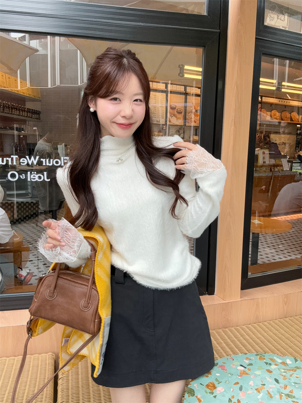 Real shot of spring dress with gentle atmosphere soft and soft half turtle neck lace spliced ​​imitation mink fur white top base shirt for women