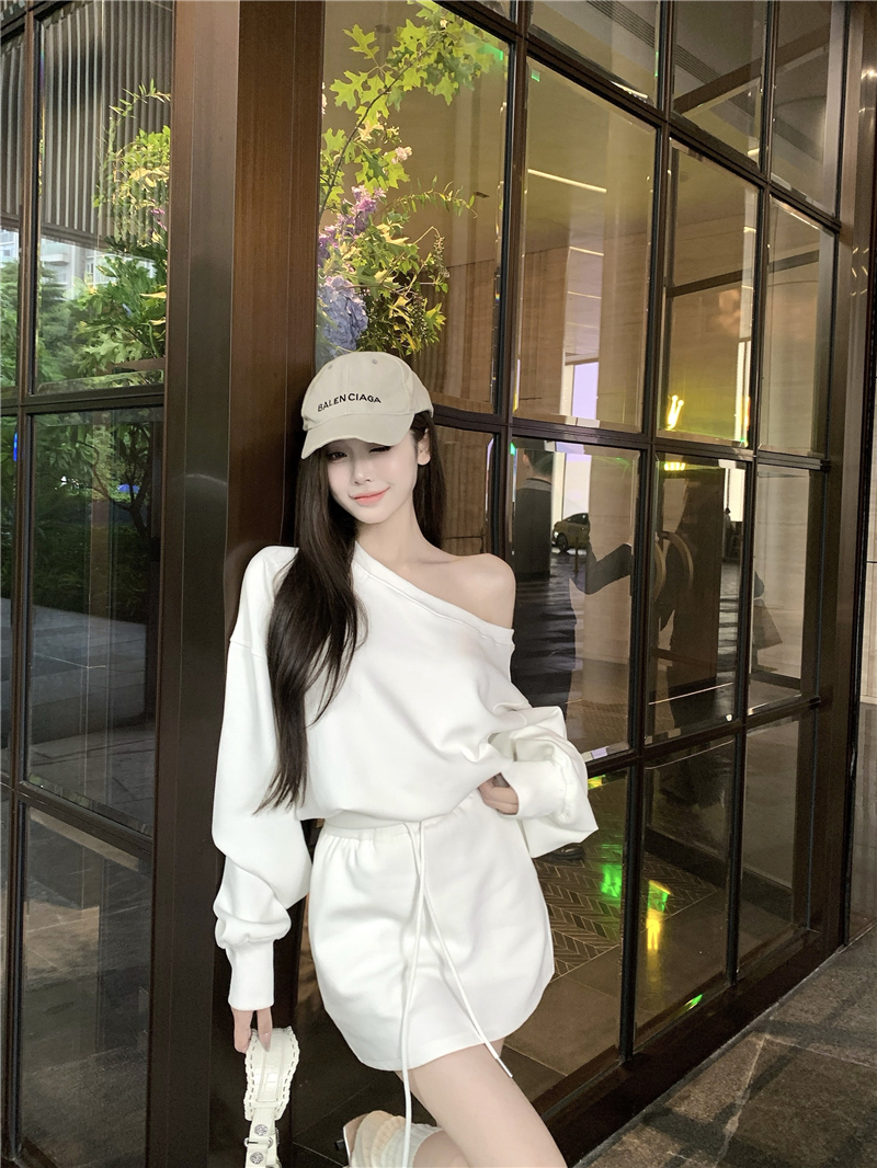 Real-shot American off-shoulder sweatshirt for women in autumn new design niche loose long-sleeved off-shoulder top