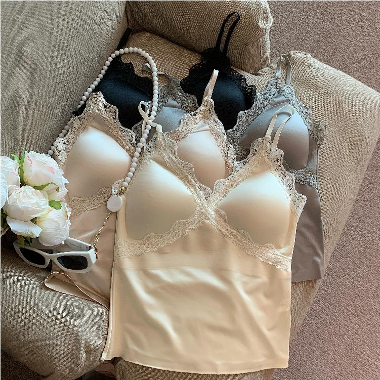 Real shot of summer lace spliced ​​acetic acid suspender