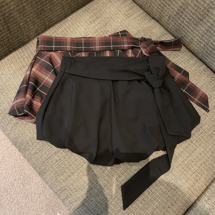 Real shot of autumn and winter retro flower bud skirt