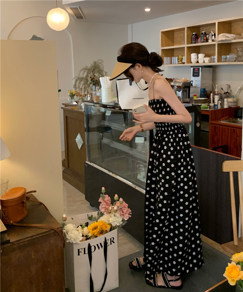 Real photo Korean girl with small daisy elastic thin shoulder strap suspender long skirt
