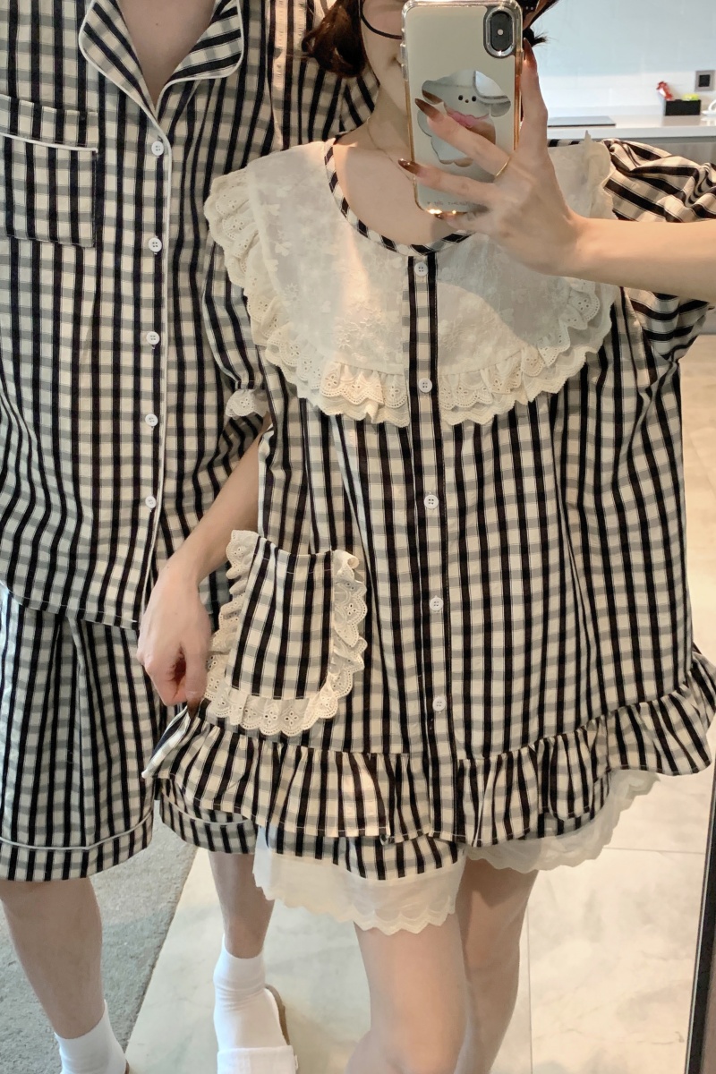 Real shot of Korean sweet couple simple checkered contrast embroidered lace summer short-sleeved casual home clothing set
