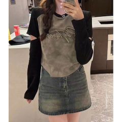 扎染刺繡字母T恤女小心機鏤空插肩長袖打底衫短款正肩寬鬆上衣ins