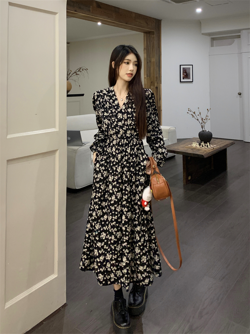 Real shot of 2025 new retro printed dress French high-end black inner floral long skirt for women