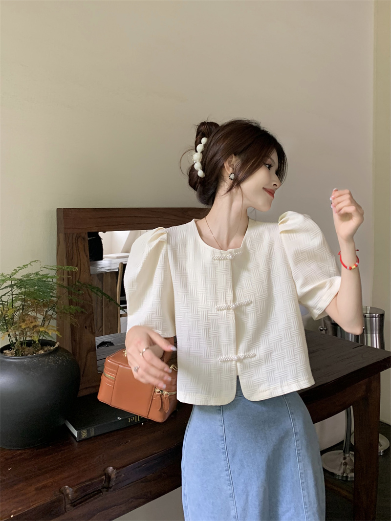 Real photo of new summer French pearl button design fashionable bubble sleeve short shirt top for women