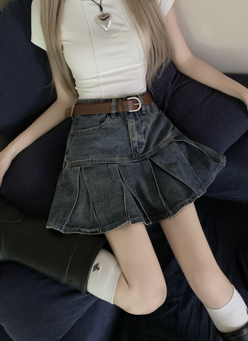 Real shot of 2025 spring Korean version of retro pleated denim skirt for women looking slim and pleated skirt