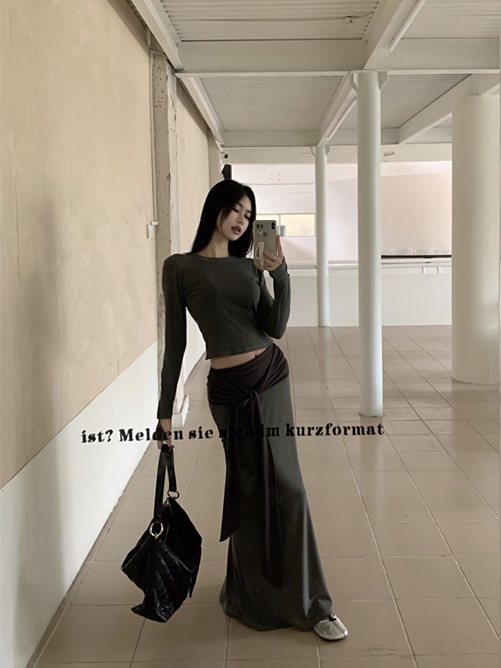 Real shot: Early spring high-end high-end long-sleeved T-shirt top strap high-waisted skirt two-piece set