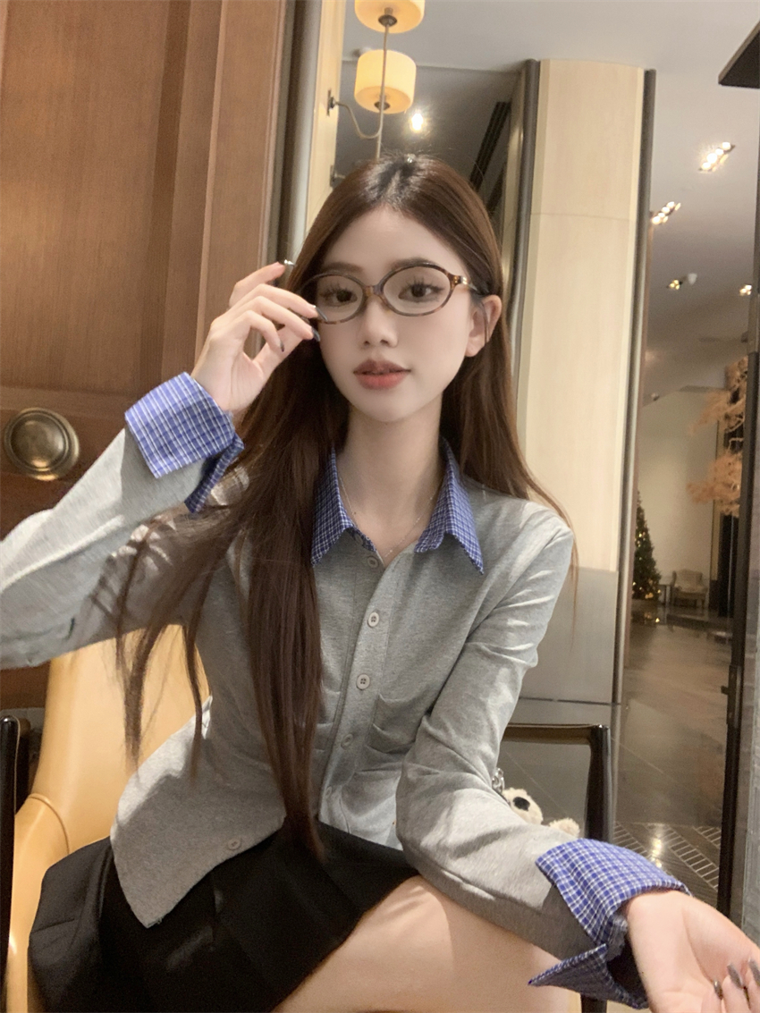 Real shot of gray fake two-piece plaid long-sleeved T-shirt spring design bottoming shirt short top for women