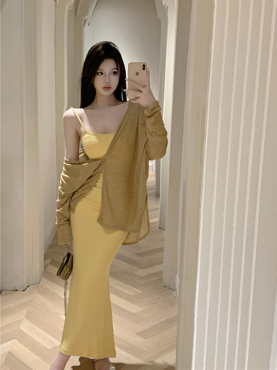 Real shot of pure sexy hot girl slim and slim hip suspender dress + super soft cardigan sun protection clothes for women
