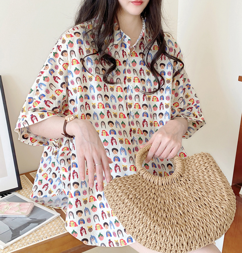 2025 summer large size women's Korean version bat sleeve design niche wide version floral shirt M-4XL 200 catties