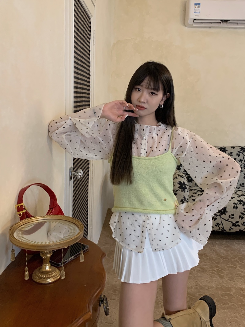Real shot Korean version loose slim design long-sleeved base shirt + knitted suspender vest two-piece set