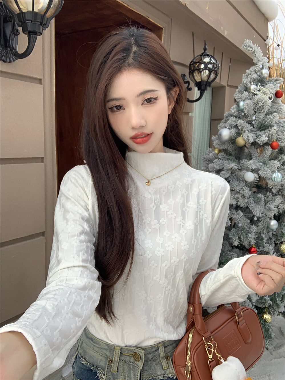 Real shot of spring retro flower half-high neck bottom shirt, slim and stylish T-shirt with inner top