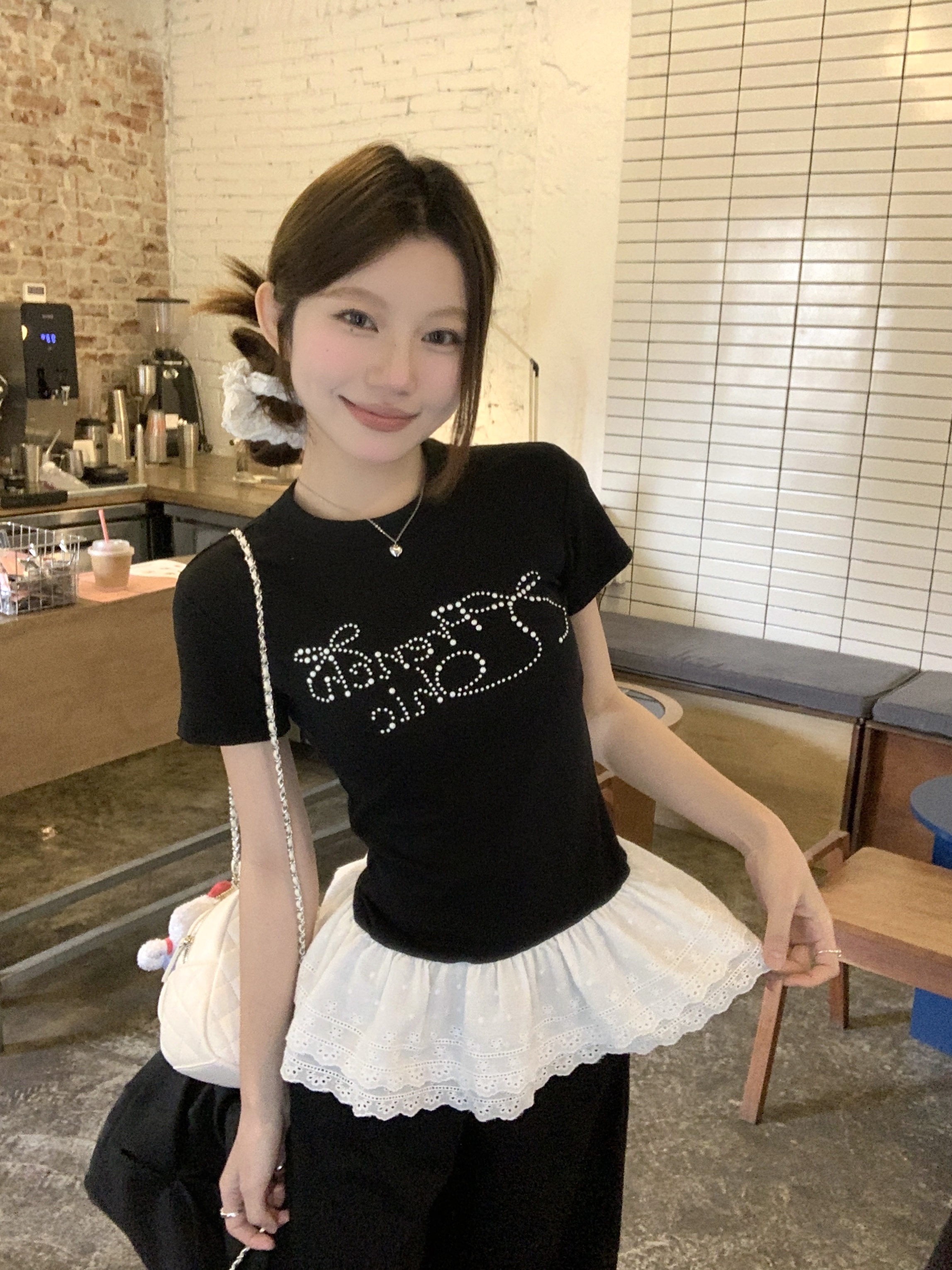 Real shot of bow-skinned diamond lace black short-sleeved T-shirt for women in summer slim fit and slim shoulder short top