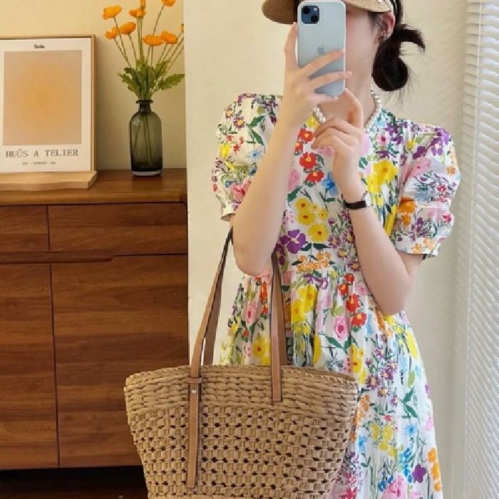 2025夏季法式高級感收腰別致甜美泡泡袖碎花連衣裙