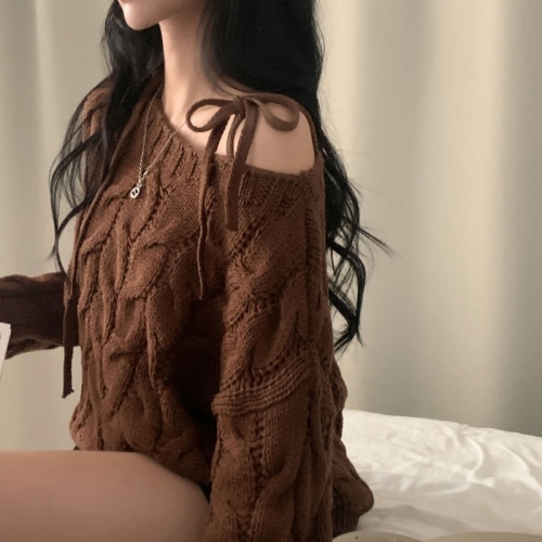 Real shot original Korean version of winter lace-off one-shoulder long-sleeved knitted sweater, twist loose top for women