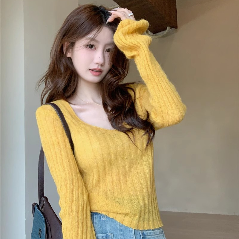 2025 spring new Korean sweet and spicy slim long-sleeved sweater lazy style short base top for women