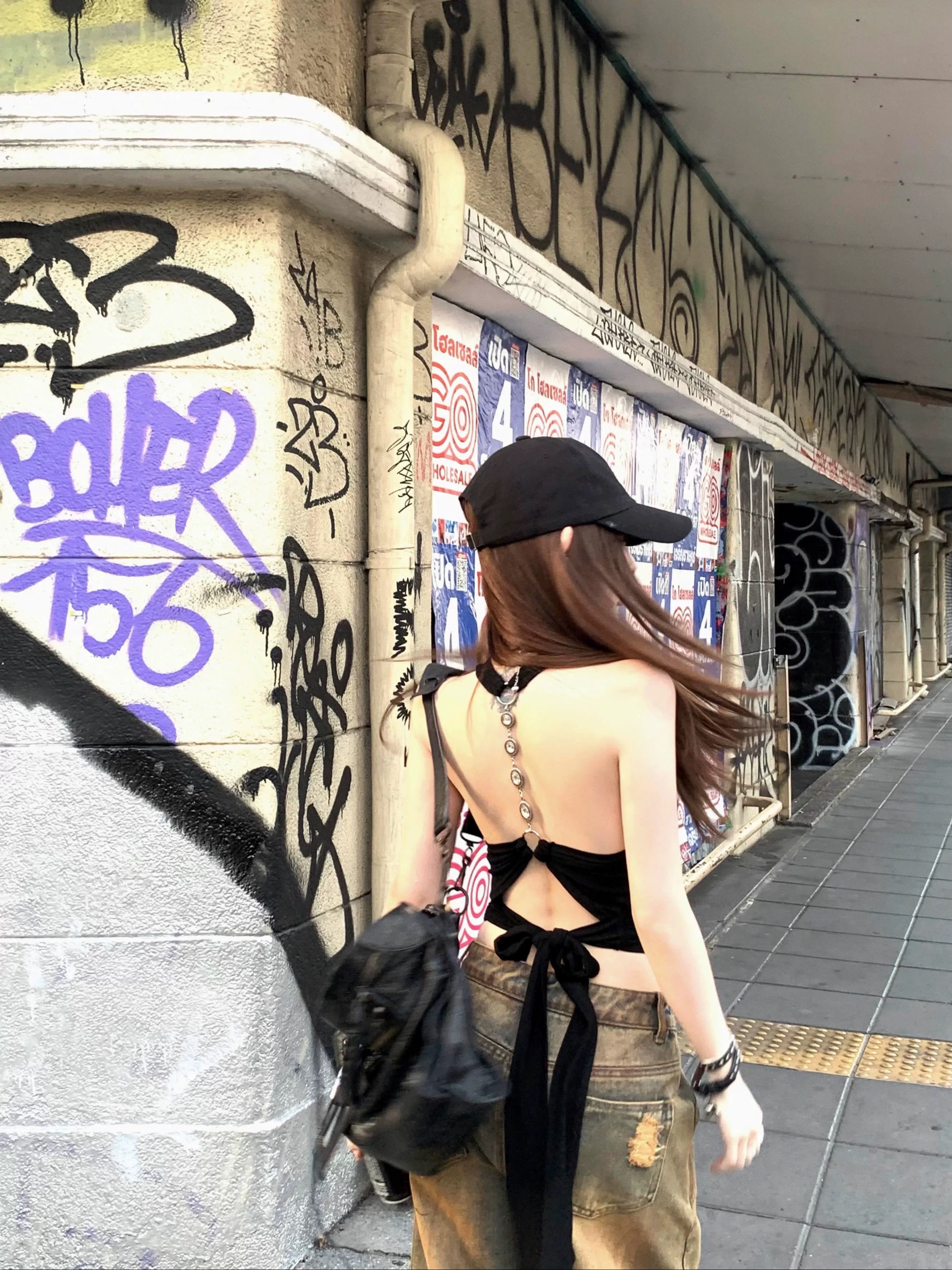 Suuuicee 美背狙擊 掛脖綁帶設計性感露背吊帶修身無袖純欲短上衣