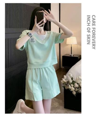 Women's Summer Hong Kong Style Loose Running Salt and Striped Short Sleeve Short Shorts Two-Piece Set 2025 New Leisure Sports Suit