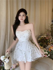 Photo shoot~ White floral spaghetti strap dress for women, summer sexy pure desire, fairy-like dress, sweet and spicy, fluffy skirt
