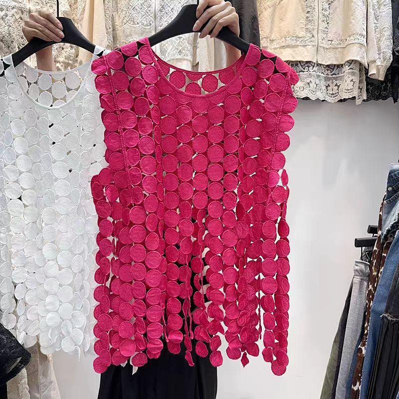 2025 large round fashionable hollow sleeveless vest vest women's spring and summer new loose layered chic exterior top