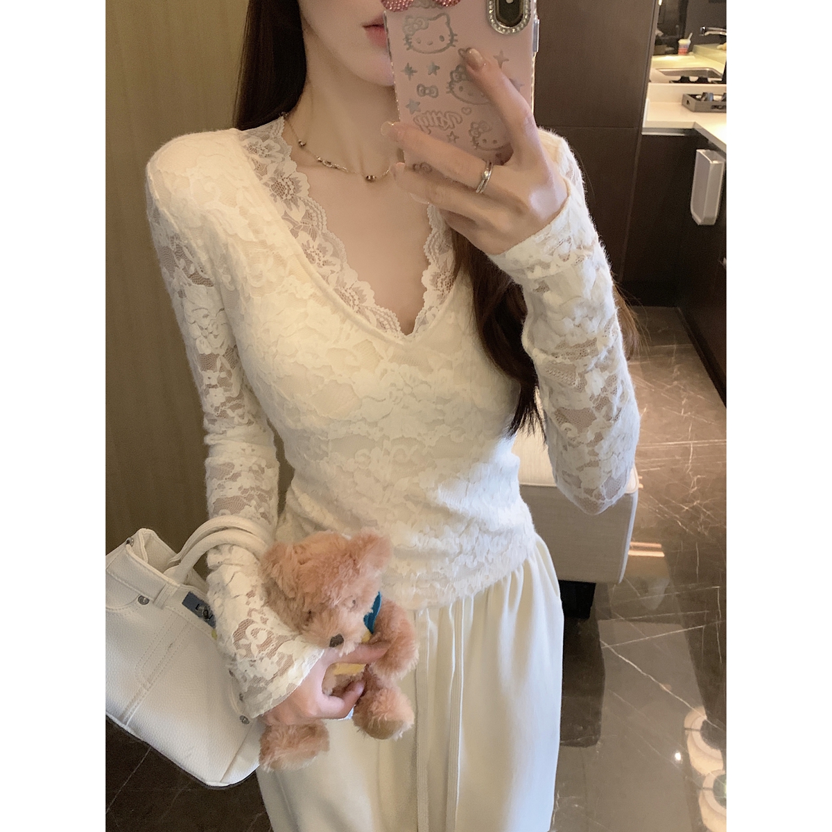 Real shot of the spring Korean version of pure sexy lace v-neck chest pad design long sleeve inner T-shirt top