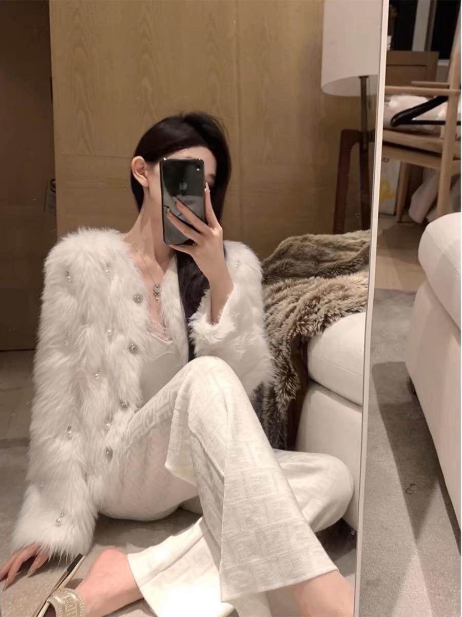 2025 early spring new V-neck mink velvet women's spring and autumn sweater knitted short jacket cardigan loose soft glutinous velvet top