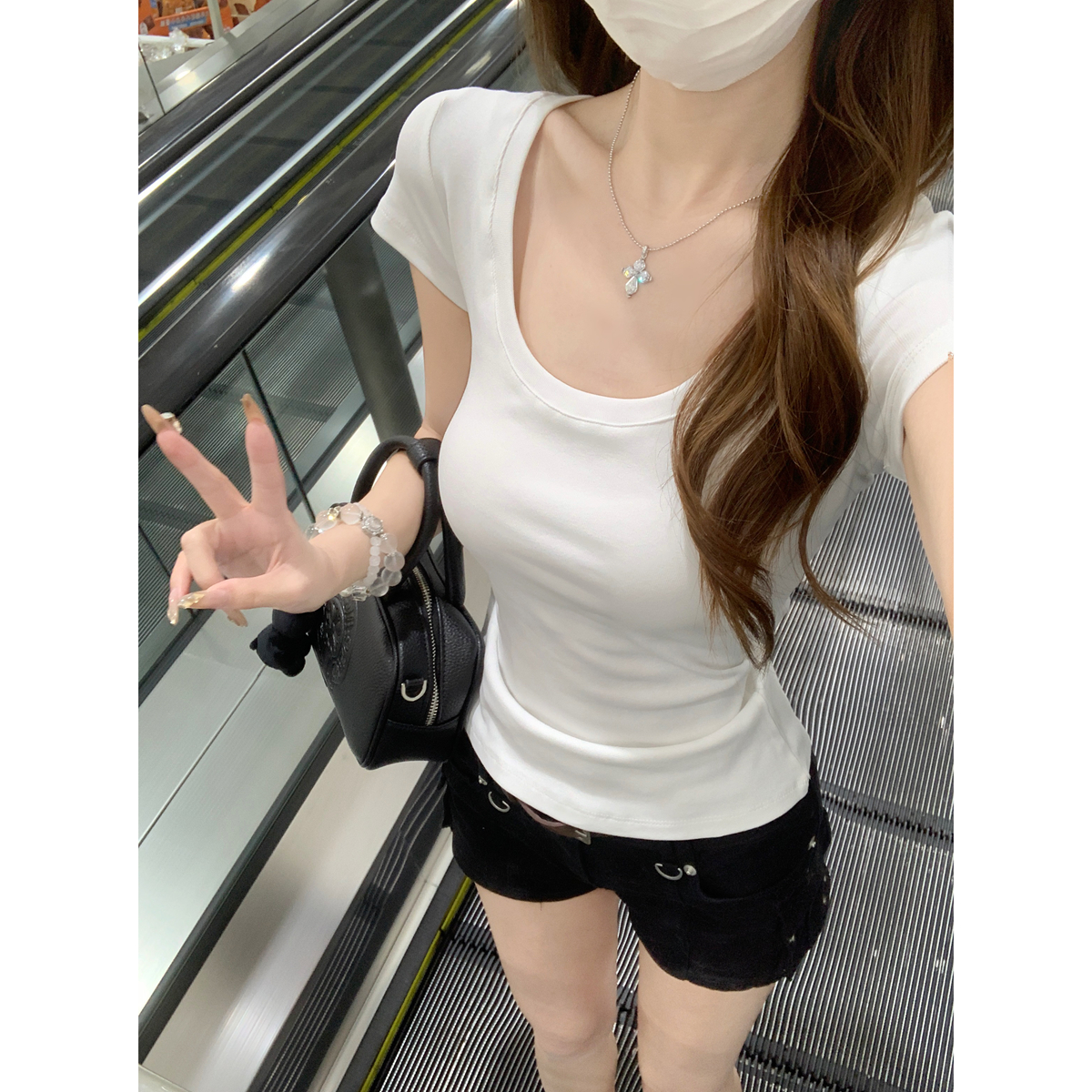 Real shot of spring and summer Korean version of U-neck slim fit basic versatile slim cotton short-sleeved T-shirt top for women