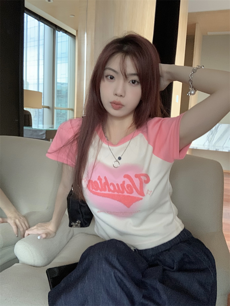 Shipped Rib Print + Towel Embroidery Design-Shaped T-Shirt for Women