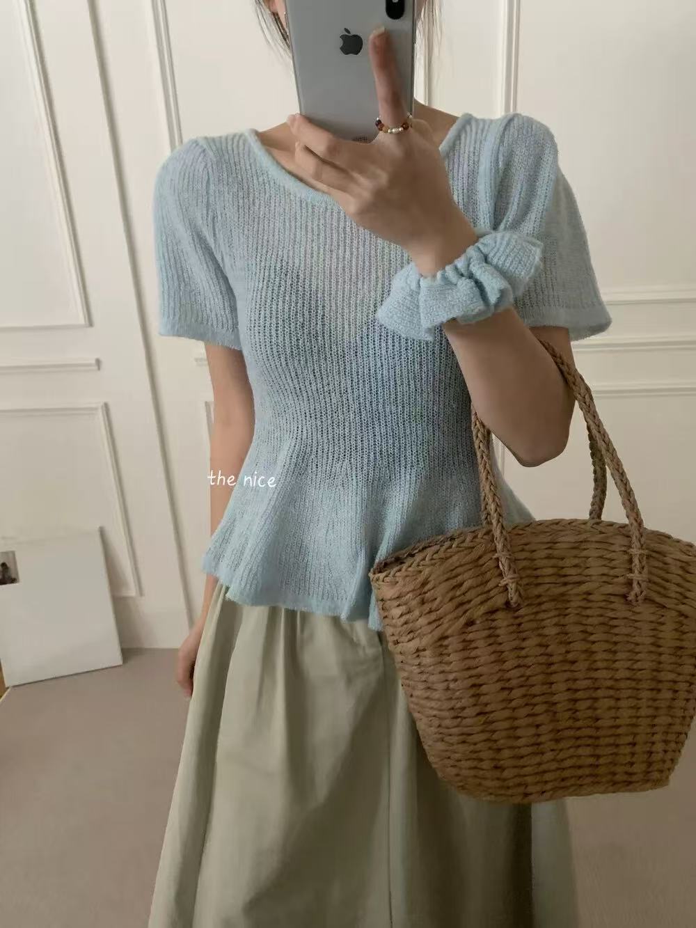 Early spring hair ring French short-sleeved sweater for women 2025 temperament design waist-hugging top