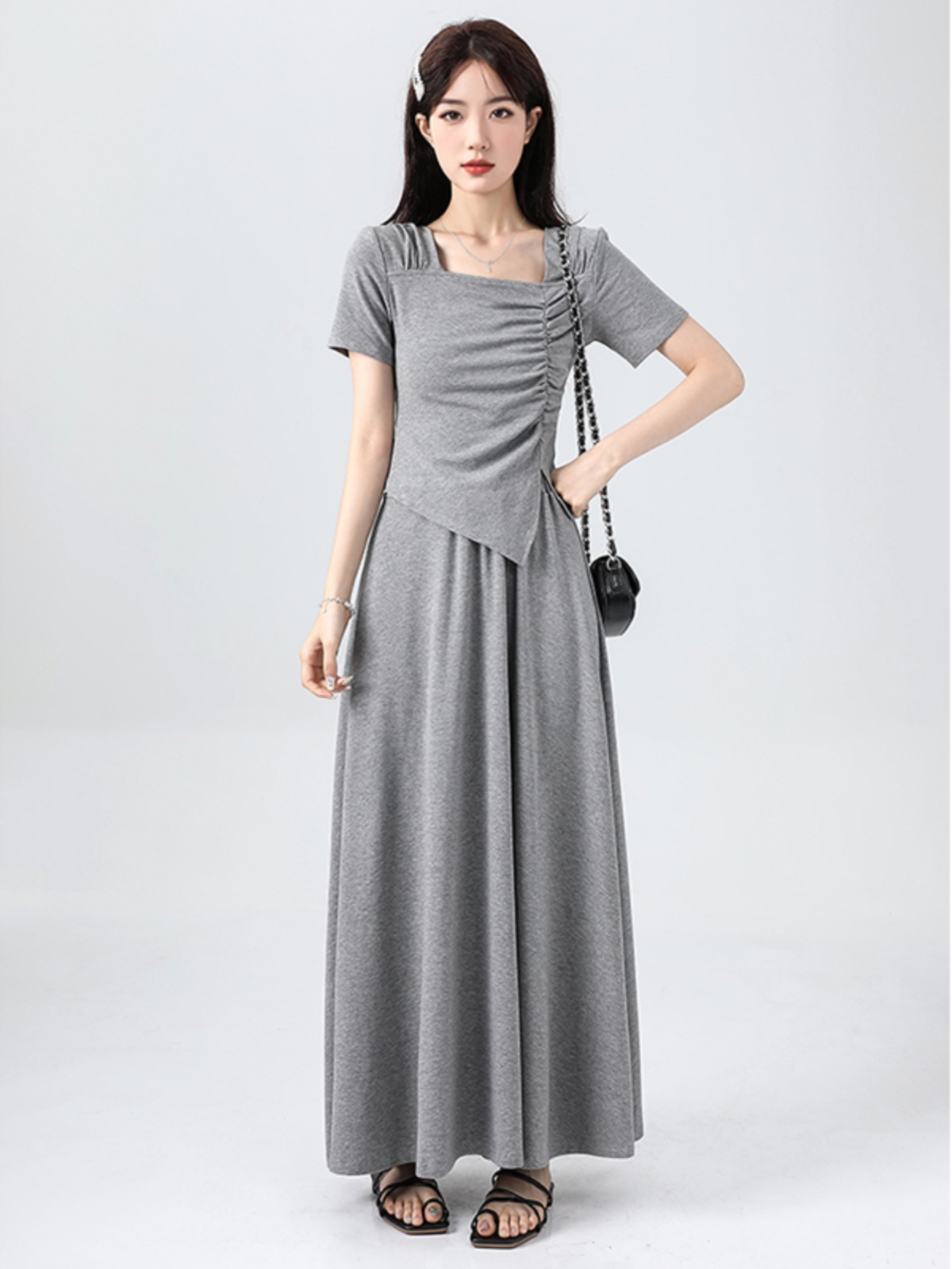 Irregular square collar to make you look slim and wear a complete set of women's waist-hugging and slimming temperament vacation style gray T-shirt + long skirt