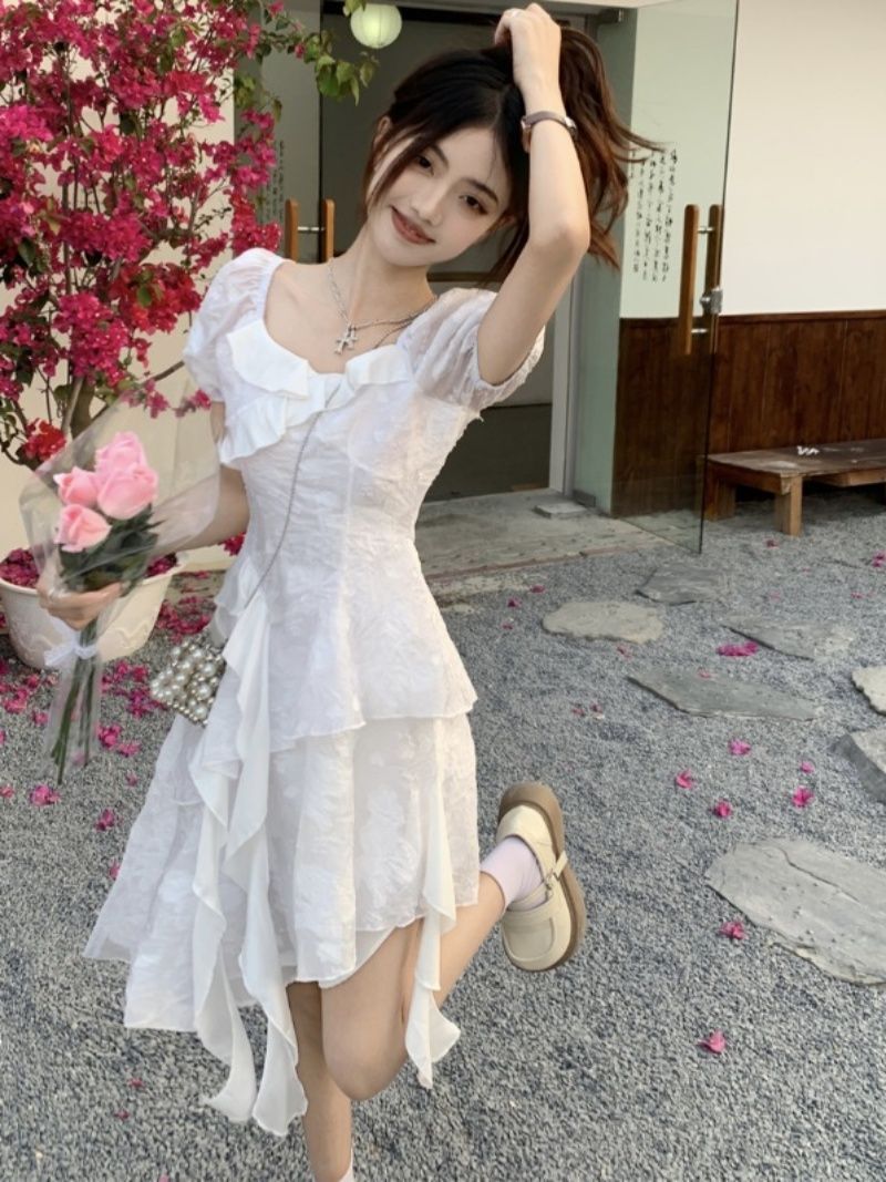 白色方領泡泡袖連衣裙夏季女法式氣質收腰顯瘦不規則荷葉邊初戀裙