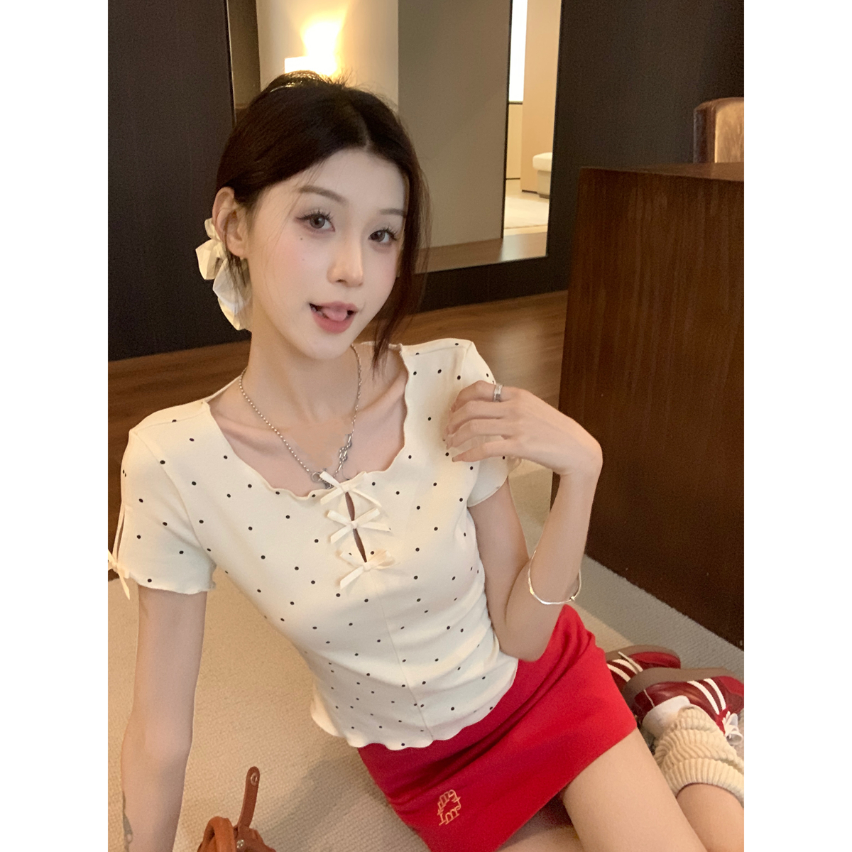 Real shot of spring and summer Korean version of round neck hollow bow age-reducing polka dot design pure cotton short-sleeved top T-shirt