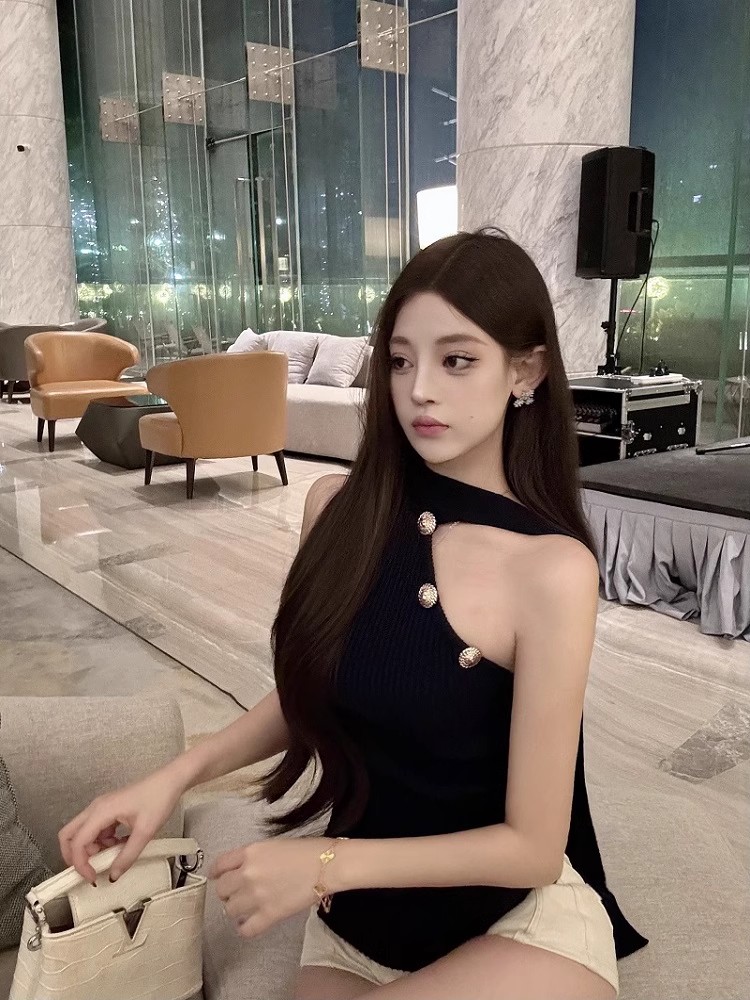 氣質性感掛脖斜肩針織衫女早秋設計感背心內搭外穿上衣
