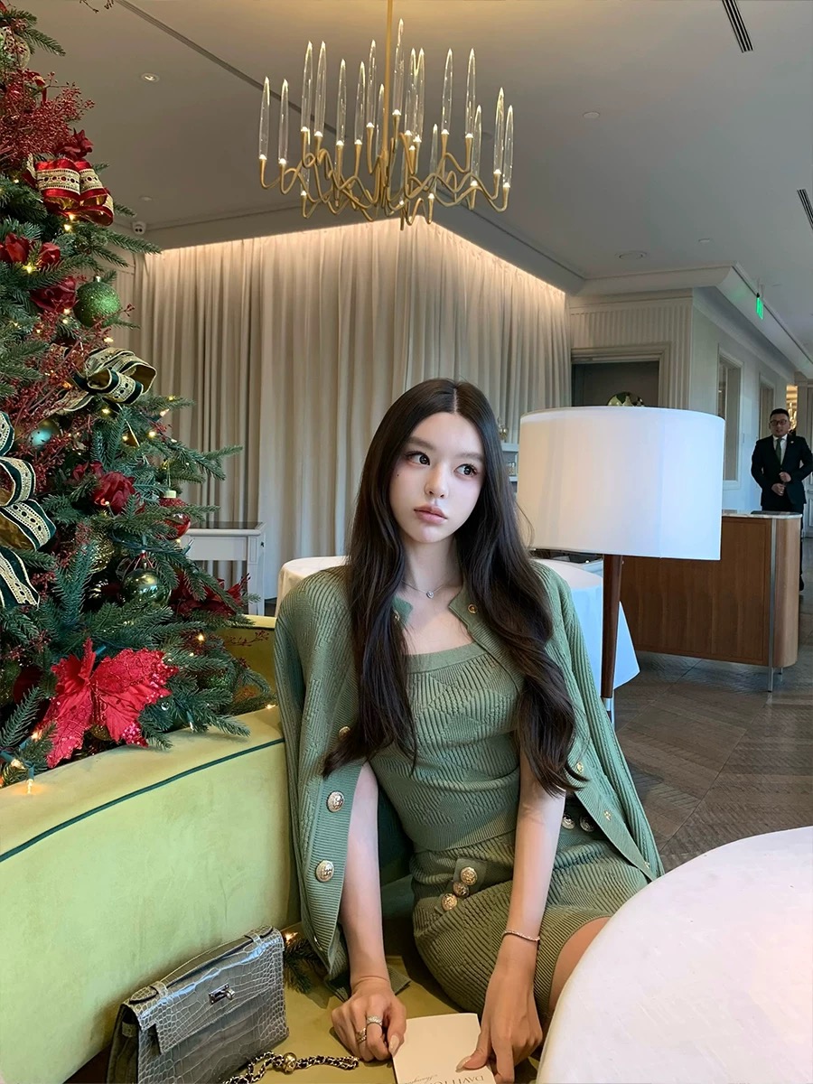 早安樊樊 獅子頭金扣針織開衫外套+背心+包臀半身裙女早春三件套