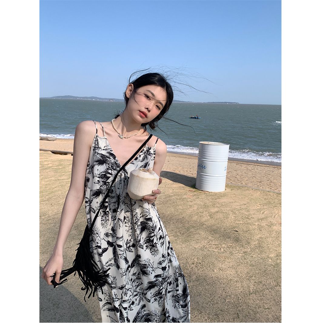 水墨印花吊帶連衣裙女夏法式氣質高級感海邊度假氛圍感沙灘碎花裙