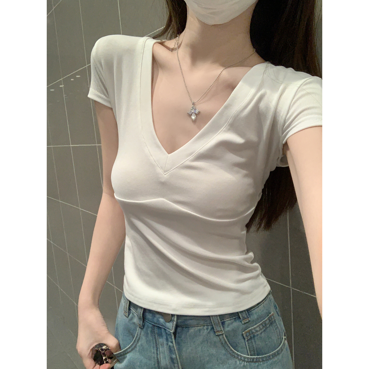Real shot of spring and summer Korean style slim pure v-neck design simple and versatile short-sleeved T-shirt top